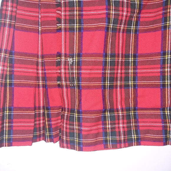 Tartan plaid wrap skirt with pin - Picture 3 of 12